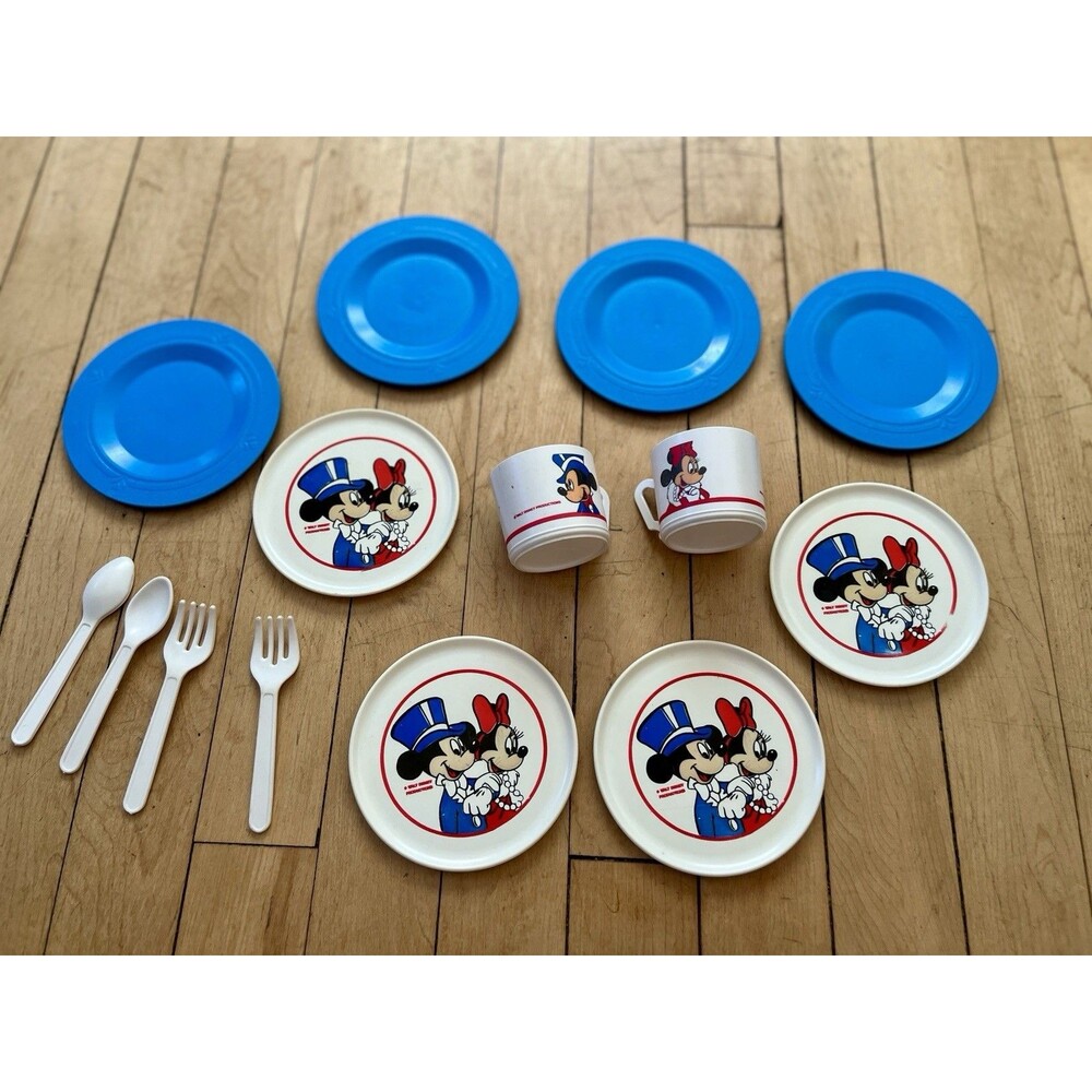 Vintage HG Industries Walt Disney Mickey Minne Mouse play dishes free shipping